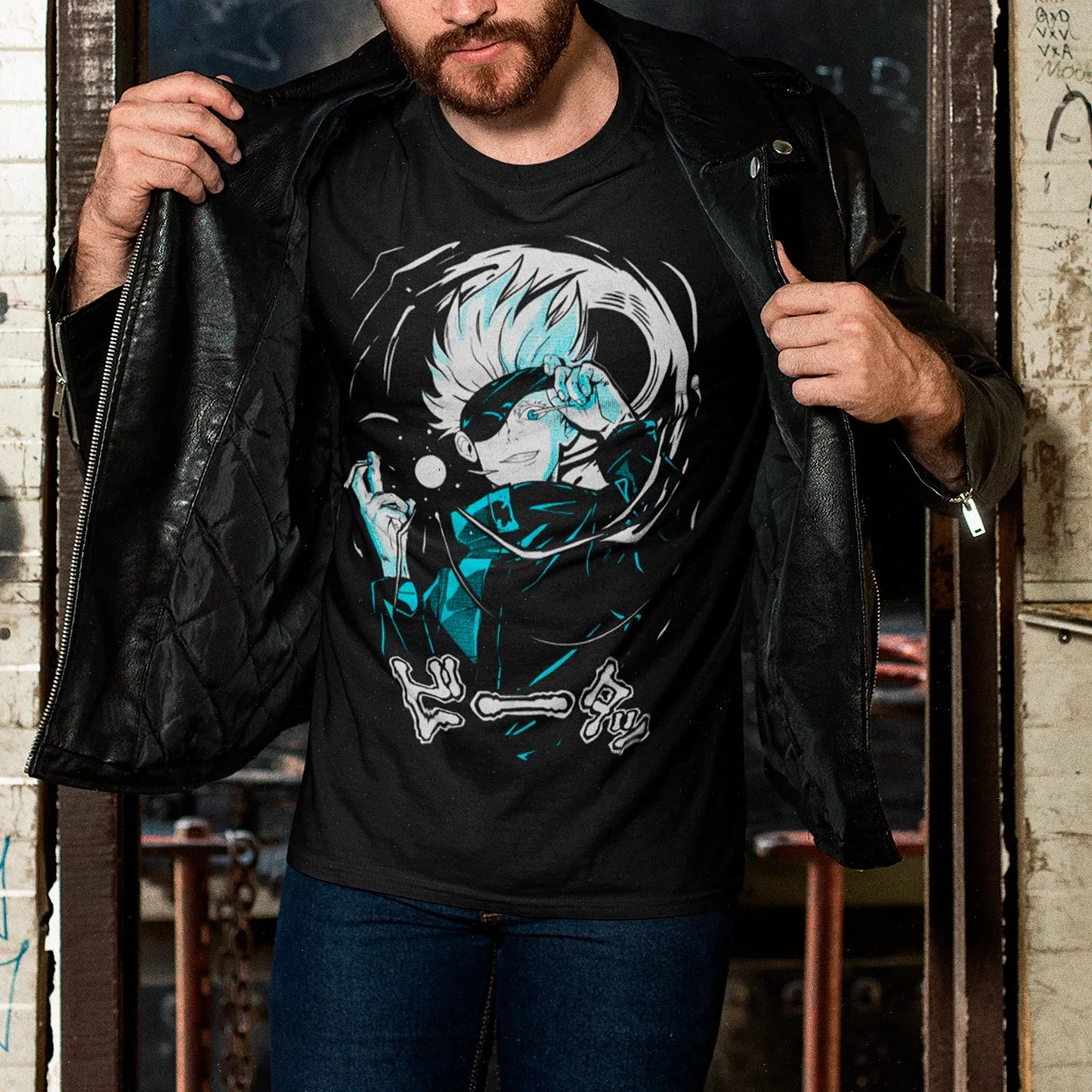Hombre usando Polera Satoru Gojo