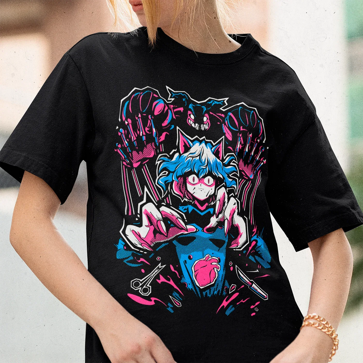 Mujer usando Polera Negra Neferpitou Hunter x Hunter 2