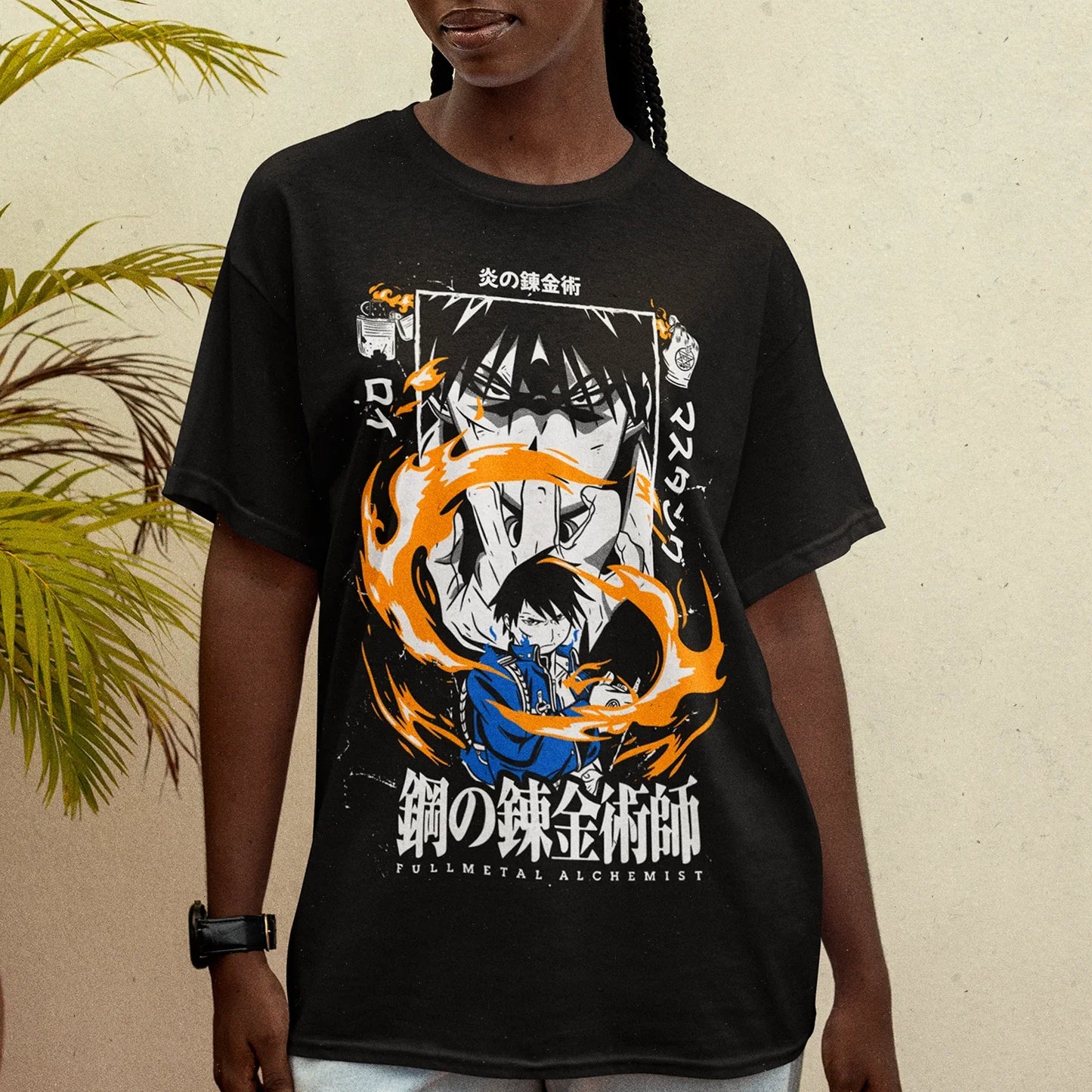 Mujer usando Polera Roy Mustang Fullmetal Alchemist