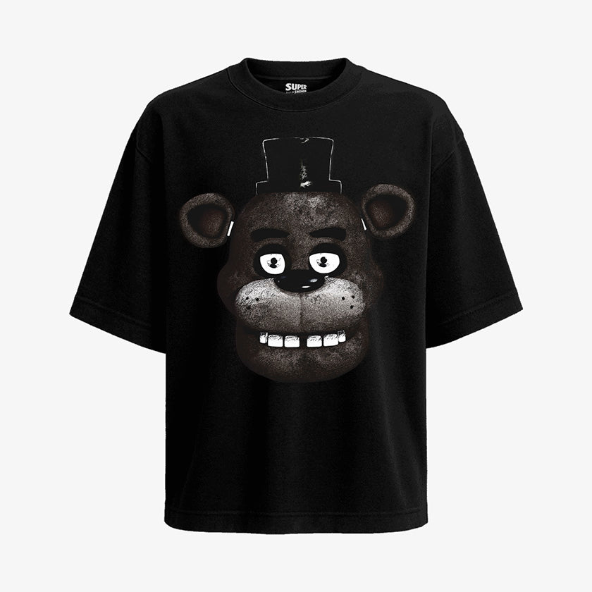 Polera oversized negra de Freddy Fazbear de Five Nights at Freddy's. Diseño frontal solo del rostro del oso animatrónico en blanco y negro con sombrero de copa.