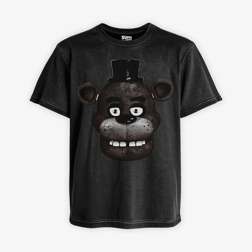Polera negra Acid Wash de Freddy Fazbear de Five Nights at Freddy's. Diseño frontal solo del rostro del oso animatrónico en blanco y negro con sombrero de copa