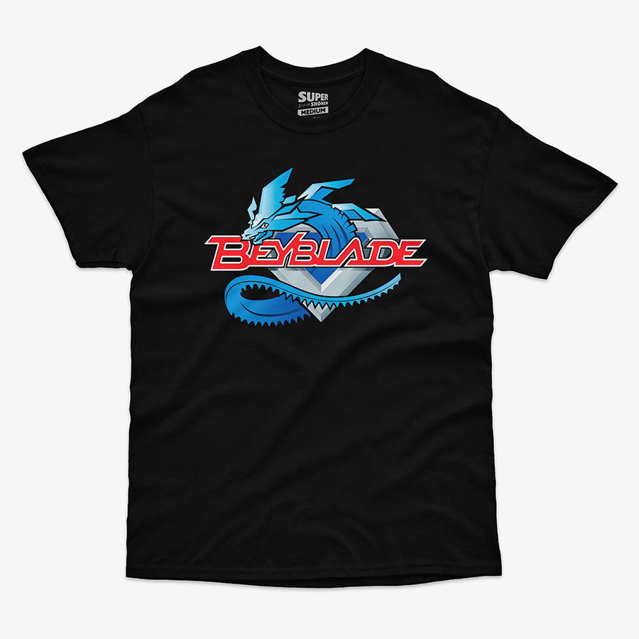 Polera negra con el logo de Beyblade en color azul y rojo en el centro del pecho.