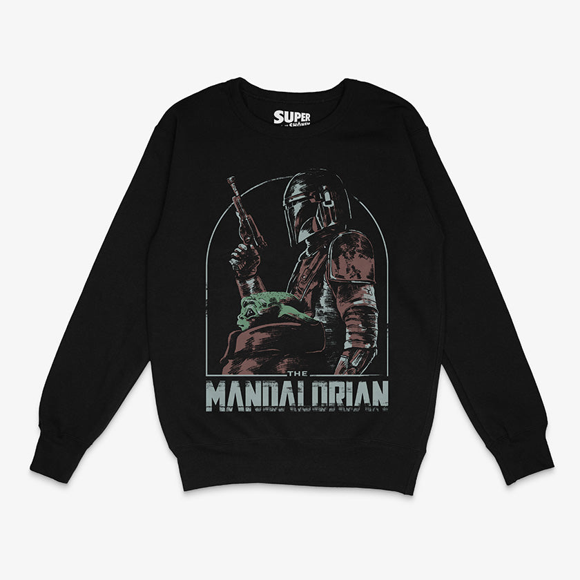 Polerón negro con una ilustración de The Mandalorian sosteniendo a Grogu, con el logo de la serie abajo