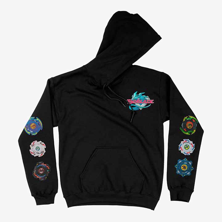Hoodie Negro con el logo de Beyblade en el pecho y diferentes diseños de tops de Beyblade en las mangas