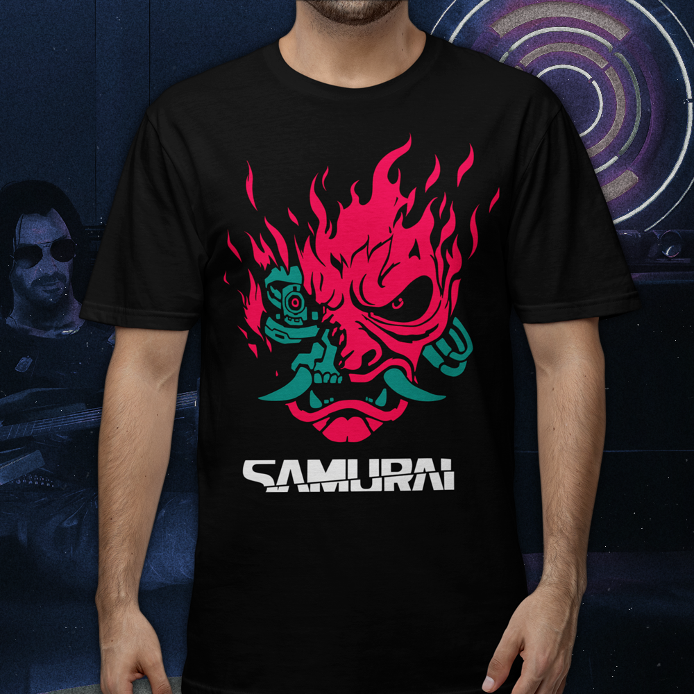 Modelo usando Polera negra con logo Samurai en rojo glitch