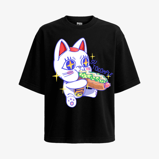 polera oversize negra con diseño de la turbo abuela versión chilena comiendose un completo