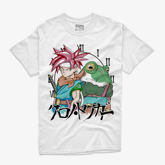 Polera blanca de Chrono Trigger con una ilustración a color de Crono y Frog juntos, con el título del juego en japonés abajo y números romanos de fondo.