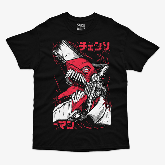 Polera negra de Chainsaw Man. Ilustración frontal del rostro demoníaco de Denji con la motosierra, con detalles en rojo, negro y blanco, en un estilo de manga dark anime