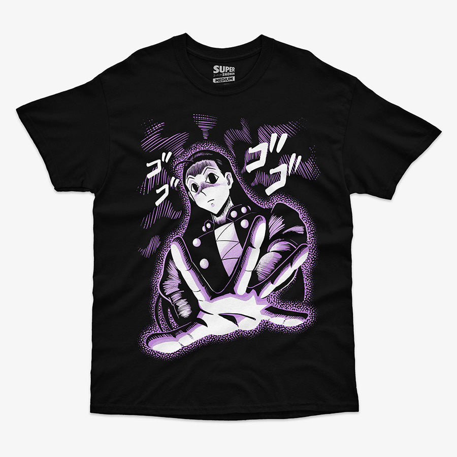 Polera negra Acid Wash de Illumi Zoldyck de Hunter x Hunter. Diseno central del personaje con una expresion seria y la mano extendida, rodeado de un aura purpura y el texto en japones 'GOGOGO'