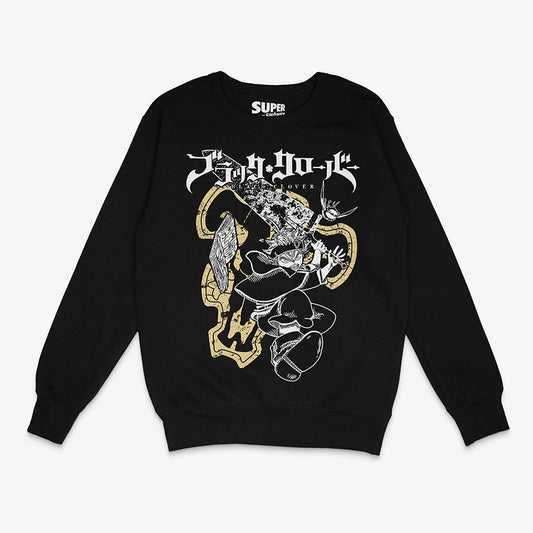 Polerón negro de Asta de Black Clover. Diseño de ilustración en blanco y negro con trazos de manga de Asta con una espada sobre la silueta dorada del trebol de cinco hojas y el logo japones
