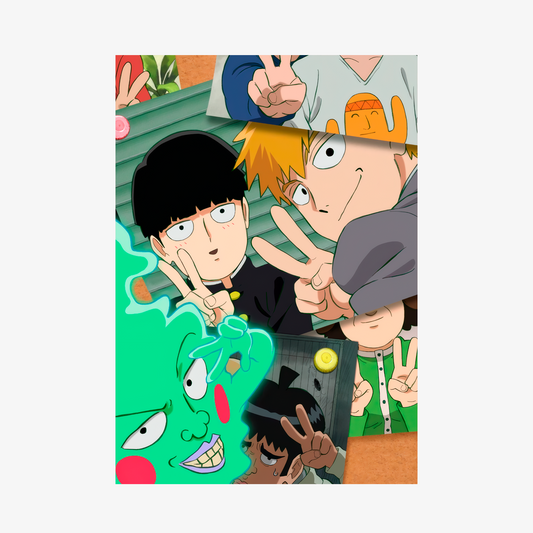 Póster de Mob Psycho 100 mostrando un collage vibrante con Shigeo "Mob" Kageyama, Arataka Reigen y Dimple haciendo la señal de paz, junto a otros personajes de la serie.